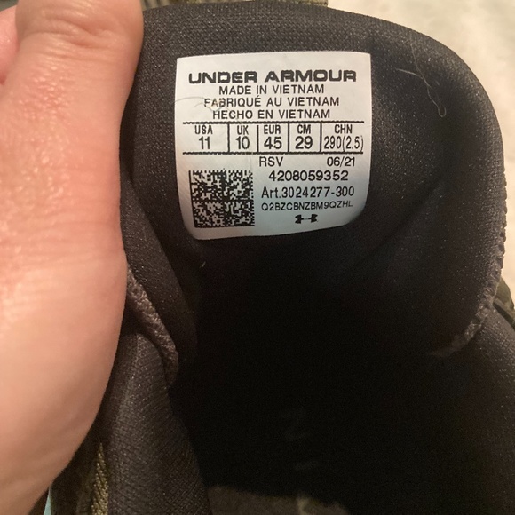 MENS UNDER ARMOUR GREEN CHARGED FOCUS TRAINING SHOES! - Picture 7 of 9